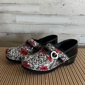 Sanita Koi Floral Women's Clogs - Black and Red
